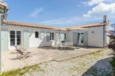 Image de Charmante Maison de Vacances à Loix – Vue Mer, 4 Chambres, Terrasse et Proximité Plage