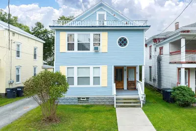 Image de Entire duplex - Two Families - Baseball Complex - 5 minute walk to Downtown