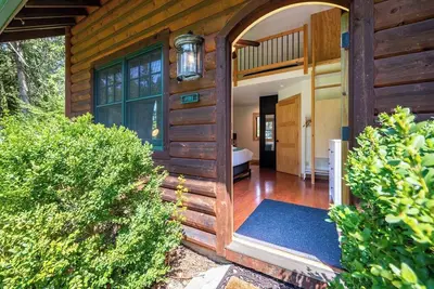 Image de Sunsets 1 Block Away | Studio w\/ Kitchenette