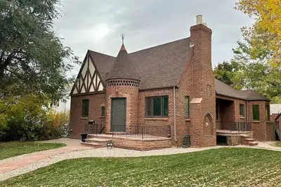 Image de Modern Tree-Street Retreat/Walkable Location