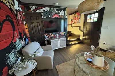 Image de Unique, professionally designed amenity-rich 2-bedroom townhome in Uptown Clt