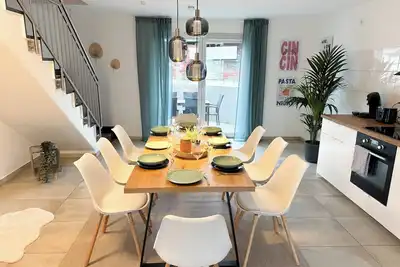 Image de HomeVibes | Luxury house 130 sqm | 13 min to Cologne | 2. 5 bathrooms & terrace