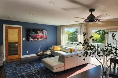 Image de Cozy Lake Simcoe Retreat: Beach, Skiing, & Relaxation Minutes from Barrie!