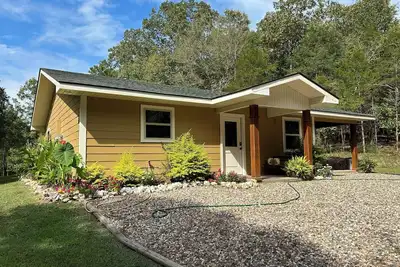 Image de Shady Pines Cottage; A Charming 2-Bedroom Cottage. Pet-Friendly!