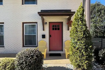 Image de Unique, professionally designed amenity-rich 2-bedroom townhome in Uptown Clt