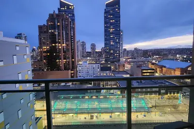 Image de Beautiful Spacious Two Bedroom Two Bathroom in the Heart of Calgary