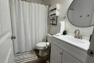 Image de Charming 3-bedroom house in superb Farmington with WiFi, Ac