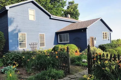 Image de Charming, spacious farmhouse close to village, lake and wedding venues