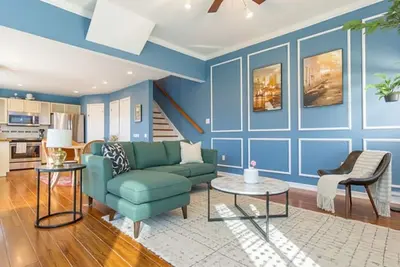 Image de 2br Home with Backyard! Free Parking!