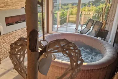 Image de Vineyard Getaway with a jacuzzi