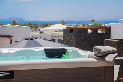 Image de Luxurious 220 sqm with whirlpool, heated pool, barbecue and sea view