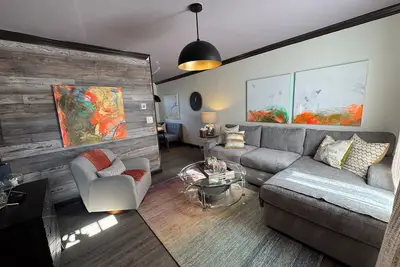 Image de Unique, professionally designed amenity-rich 2-bedroom townhome in Uptown Clt