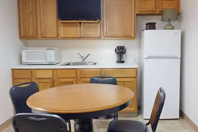 Image de Spacious Studio Stay: Comfort for Up to 4 Guests, Just Steps from the Beach