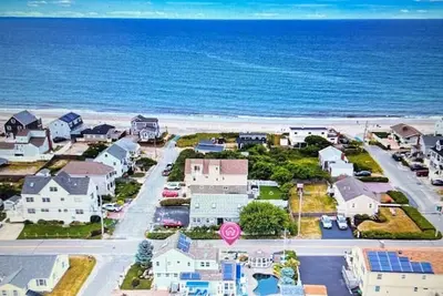 Image de Steps to Private Beach-7 Beds, 11 guests, Pool, Fenced Yard, River access
