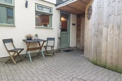 The Aqua Shack, pet friendly, with a garden in Newquay