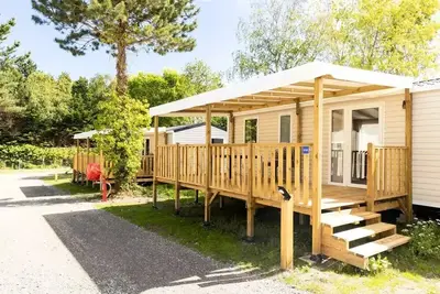Image de Mobil-home Confort 34m² (3 chambres) + Terrasse + Tv + lave-vaisselle 6 personnes