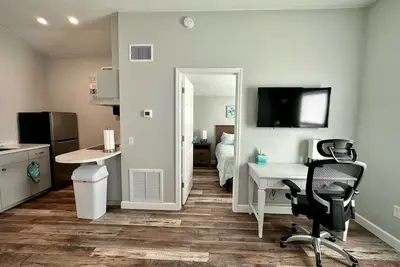 Image de Cottage 23: The Lighthouse - Waterfront Lodging in Downtown Tavares, Fl