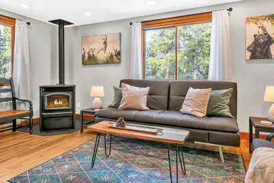 Image de Peaceful Wooded 2-bedroom Family Friendly Modern Retreat - 30 Day+ Stay Only