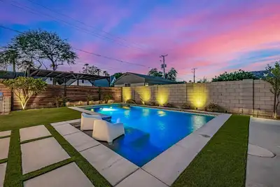 Image de Cocktails & Cacti | Encanto-Palmcroft Villa | Temp-Controlled Pool + Hot Tub | 4 Suites