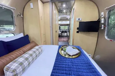 Image de Limited Edition Airstream Midway to Downtown & Beach!