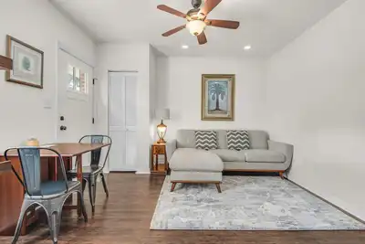 Image de Charming villa steps from the water in beautiful Pensacola