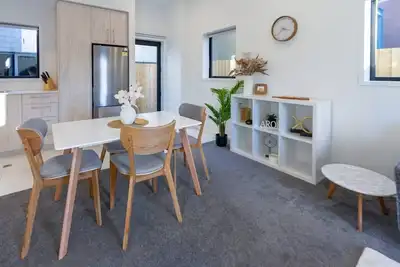 Image de Grand 6br Escape Steps from Christchurch’s Best