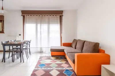 Image de Bright 60 sqm apartment, ideal for 4 people, located on the second floor of a building with a lift (not suitable for disabled people). The accommodation is located 3 minutes on foot from the Santa Teresa park, just 3. 2km from the Verona Arena and 850