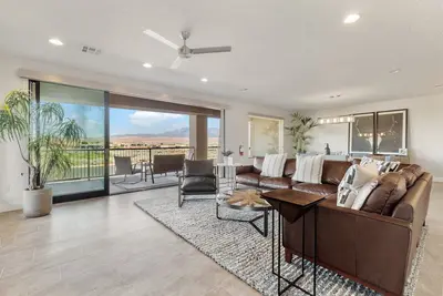 Image de Sunset at Sand Hollow: Luxe Living, Epic Escapes!