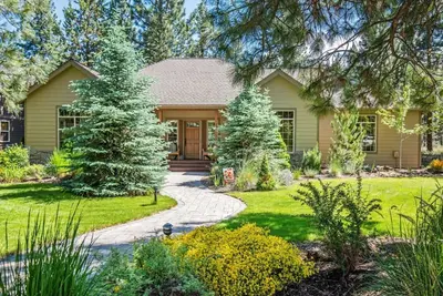 Image de Magical Private 4 bedroom Home w/ large fenced in yard near downtown Sisters Or