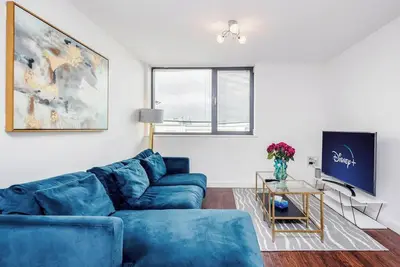 Image de Basildon - 2-Bed - Sleeps 5 - Near Train Station