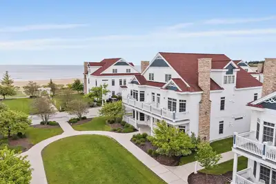 Image de Breezy Beach - Villa 75 Steps from Lake Michigan