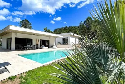 Image de Spacieuse et confortable villa 4* nichée dans un écrin de verdure proche plages