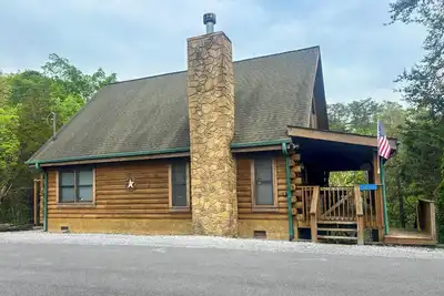 Image de Cabin w/ Deck, Hot Tub & Douglas Lake Resort Perks