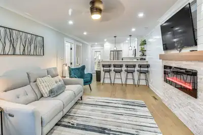 Image de Golf Course View: Modern Keowee Key Condo!