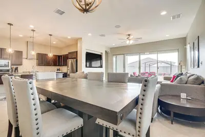 Image de Covered Patio & Community Pool: Home in Surprise