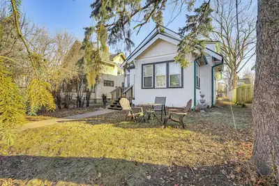 Image de 2 Mi to Downtown: Pet-Friendly Minneapolis Apt!