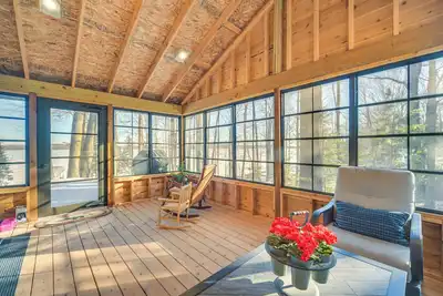 Image de Boat Dock, Full Gym: Waterfront Nelson Lake Gem!