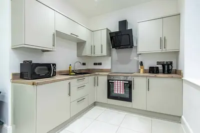 Image de 1-Bed Flat – Near Bradford's Cultural Gems & Attractions