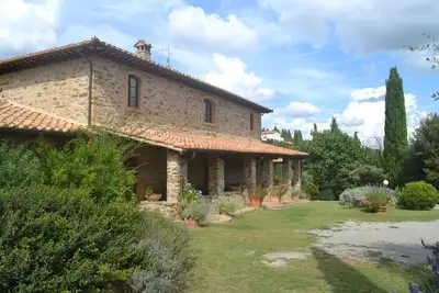Image de Cottage en Toscane avec Piscine et Vin