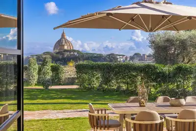 Image de The House of the Moon, urban retreat with a view of St. Peter's