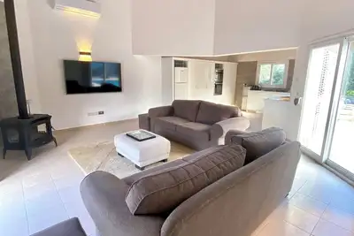 Image de Peaceful bungalow beautifully presented with pool 5 mins to beach Lapta Kyrenia