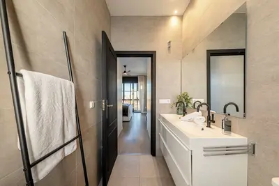 Image de Isg Apartments: Modern attic/pool at the Cathedral