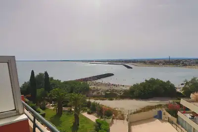 Image de Superbe T2 rénové au dernier étage avec terrasse à Sète