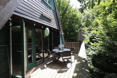 Image de A chalet on a hill in the forest, with a beautiful view of the Ardennes.