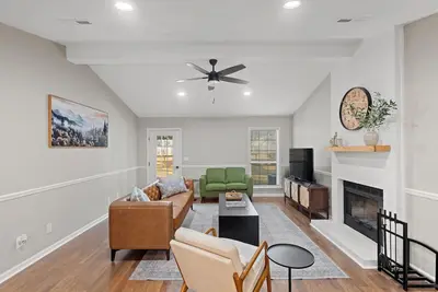 Image de 3 Bed 2 Bath, Do g Friendly, Game Room, Fenced Yard