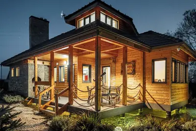 Image de Enchanting Villa near lake with outside HotTub