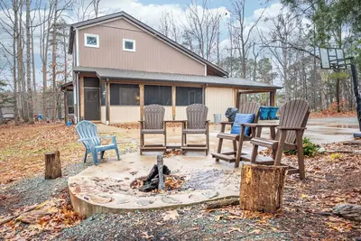 Image de Serene 4br Country Retreat Awaits - Near Greensboro and Elon University!