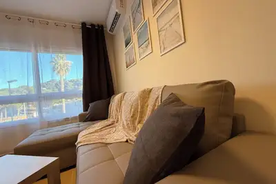 Image de Coastal Heaven: Golden Sand Steps Away