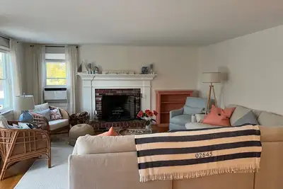 Image de New Listing! Newly-Renovated 4bd--Mill Pond Views, A/C, Deck, Enclosed Outdoor Shower