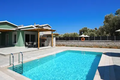 Image de Small Halipoma Odysseas into Lefkada town & close to Ai Giannis beach